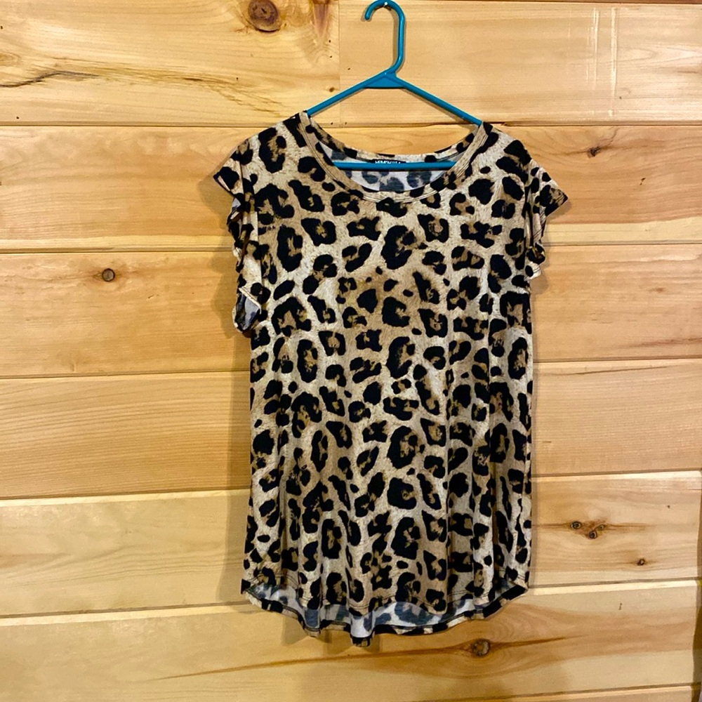 Heimish USA $12. Short sleeve 2x women’s/ladies leopard animal print shirt